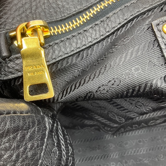 PRADA BLACK NERO / GOLD LOGO PLAQUE VITELLO DAINO HANDBAG - Picture 12 of 15